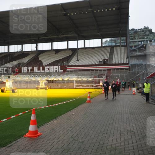 07.12.2025 - St. Pauli X-Mass-Run No. 15 Fabian Wolf http://msf.ph/oto/9395492 07.12.2025 10:30:39 Ziel 1698, 1700, 2537, 2910, 4845, 4847 meine-sportfotos.de