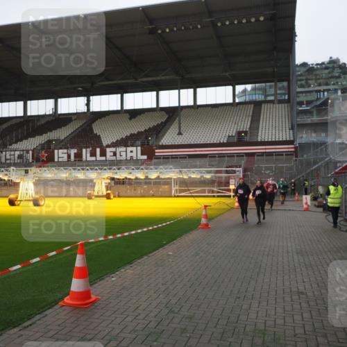 07.12.2025 - St. Pauli X-Mass-Run No. 15 Fabian Wolf http://msf.ph/oto/9395493 07.12.2025 10:30:39 Ziel 1698, 1700, 2537, 2910, 4845, 4847 meine-sportfotos.de