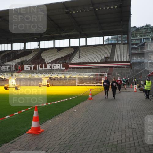 07.12.2025 - St. Pauli X-Mass-Run No. 15 Fabian Wolf http://msf.ph/oto/9395495 07.12.2025 10:30:39 Ziel 1698, 1700, 2537, 2910, 4845, 4847 meine-sportfotos.de