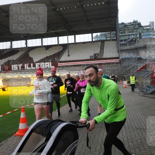 07.12.2025 - St. Pauli X-Mass-Run No. 15 Fabian Wolf http://msf.ph/oto/9395533 07.12.2025 10:30:51 Ziel 594, 601, 608, 1698, 1700, 2537, 3936, 3940, 3982, 3986, 4464, 4845, 4847 meine-sportfotos.de