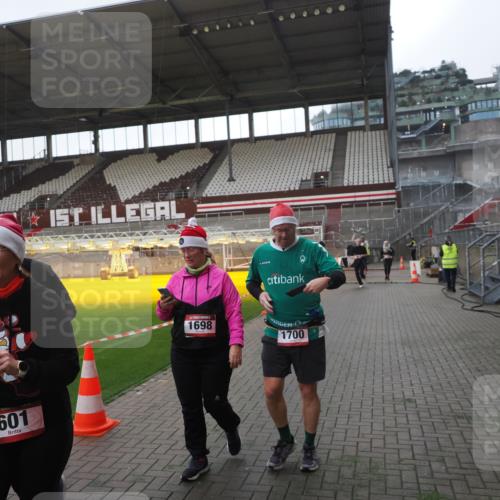 07.12.2025 - St. Pauli X-Mass-Run No. 15 Fabian Wolf http://msf.ph/oto/9395539 07.12.2025 10:30:53 Ziel 594, 601, 608, 1015, 1075, 1698, 1700, 2537, 3936, 3940, 3982, 3986, 4464, 4845, 4847 meine-sportfotos.de