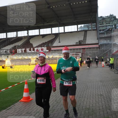 07.12.2025 - St. Pauli X-Mass-Run No. 15 Fabian Wolf http://msf.ph/oto/9395540 07.12.2025 10:30:54 Ziel 594, 601, 608, 1015, 1075, 1698, 1700, 2537, 3936, 3940, 3982, 3986, 4464, 4847 meine-sportfotos.de