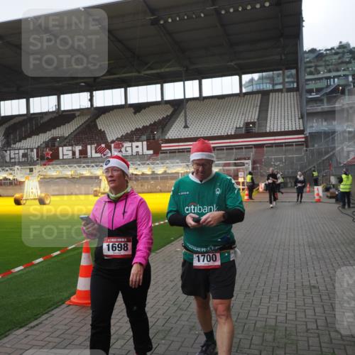 07.12.2025 - St. Pauli X-Mass-Run No. 15 Fabian Wolf http://msf.ph/oto/9395541 07.12.2025 10:30:54 Ziel 594, 601, 608, 1015, 1075, 1698, 1700, 2537, 3936, 3940, 3982, 3986, 4464, 4847 meine-sportfotos.de