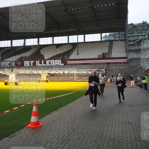 07.12.2025 - St. Pauli X-Mass-Run No. 15 Fabian Wolf http://msf.ph/oto/9395546 07.12.2025 10:30:58 Ziel 594, 601, 608, 1015, 1075, 1698, 1700, 3936, 3940, 3982, 3986, 4464 meine-sportfotos.de