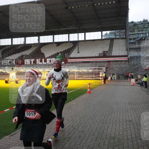 07.12.2025 - St. Pauli X-Mass-Run No. 15 Fabian Wolf http://msf.ph/oto/9395561 07.12.2025 10:31:01 Ziel 594, 601, 1015, 1075, 3982, 3986, 4464 meine-sportfotos.de
