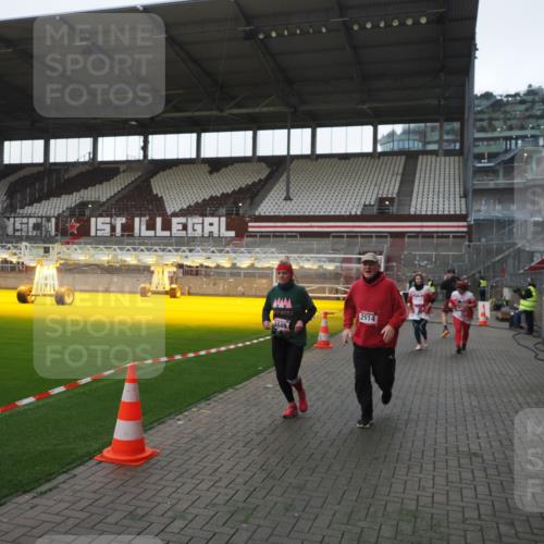 07.12.2025 - St. Pauli X-Mass-Run No. 15 Fabian Wolf http://msf.ph/oto/9395567 07.12.2025 10:31:16 Ziel 343, 1545, 2073, 2171, 2172, 2914, 3889 meine-sportfotos.de