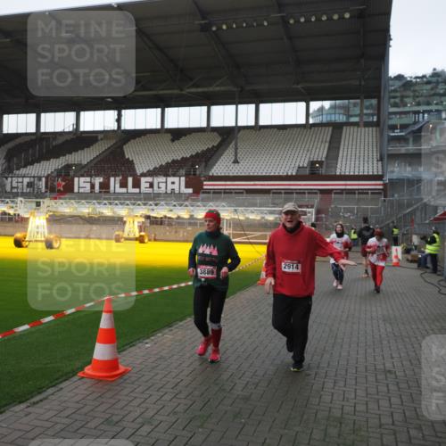 07.12.2025 - St. Pauli X-Mass-Run No. 15 Fabian Wolf http://msf.ph/oto/9395569 07.12.2025 10:31:16 Ziel 343, 1545, 2073, 2171, 2172, 2914, 3889 meine-sportfotos.de