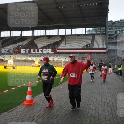 07.12.2025 - St. Pauli X-Mass-Run No. 15 Fabian Wolf http://msf.ph/oto/9395571 07.12.2025 10:31:17 Ziel 343, 1545, 2073, 2171, 2172, 2914, 3889 meine-sportfotos.de