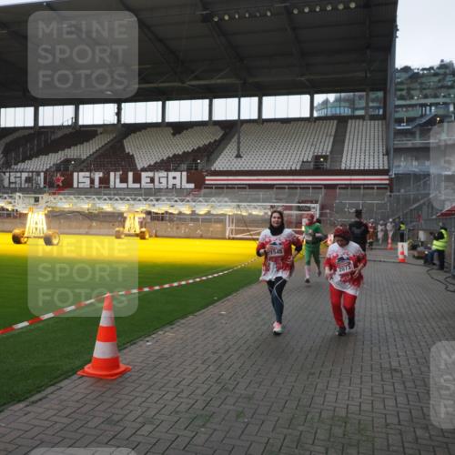 07.12.2025 - St. Pauli X-Mass-Run No. 15 Fabian Wolf http://msf.ph/oto/9395577 07.12.2025 10:31:19 Ziel 343, 1545, 2073, 2171, 2172, 2914, 3889 meine-sportfotos.de