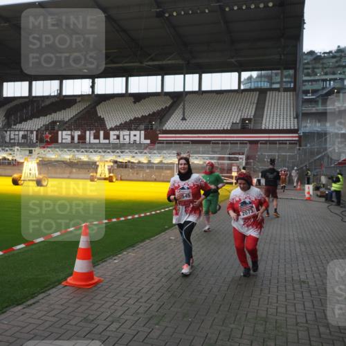 07.12.2025 - St. Pauli X-Mass-Run No. 15 Fabian Wolf http://msf.ph/oto/9395581 07.12.2025 10:31:20 Ziel 343, 1545, 2073, 2171, 2172, 2914, 3889, 4412 meine-sportfotos.de