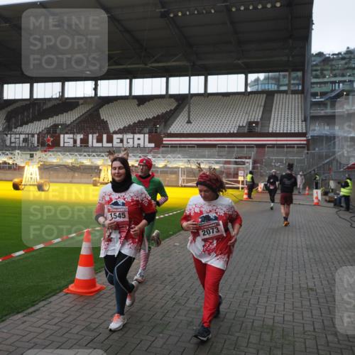 07.12.2025 - St. Pauli X-Mass-Run No. 15 Fabian Wolf http://msf.ph/oto/9395586 07.12.2025 10:31:21 Ziel 343, 1545, 2073, 2171, 2172, 2914, 3889, 4412 meine-sportfotos.de