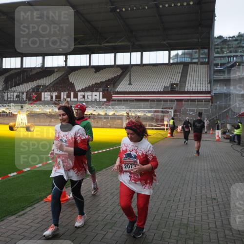 07.12.2025 - St. Pauli X-Mass-Run No. 15 Fabian Wolf http://msf.ph/oto/9395587 07.12.2025 10:31:21 Ziel 343, 1545, 2073, 2171, 2172, 2914, 3889, 4412 meine-sportfotos.de