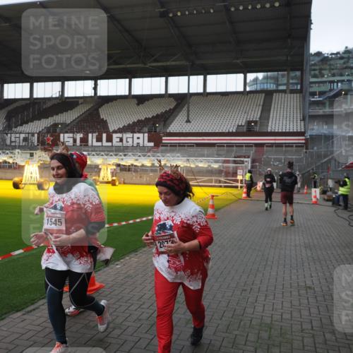 07.12.2025 - St. Pauli X-Mass-Run No. 15 Fabian Wolf http://msf.ph/oto/9395588 07.12.2025 10:31:21 Ziel 343, 1545, 2073, 2171, 2172, 2914, 3889, 4412 meine-sportfotos.de