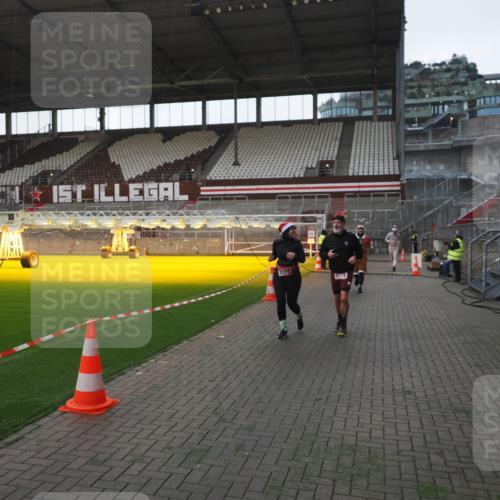 07.12.2025 - St. Pauli X-Mass-Run No. 15 Fabian Wolf http://msf.ph/oto/9395590 07.12.2025 10:31:25 Ziel 343, 1545, 2073, 2171, 2172, 2540, 2541, 2914, 3889, 4412 meine-sportfotos.de