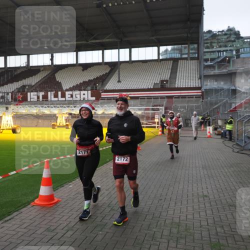 07.12.2025 - St. Pauli X-Mass-Run No. 15 Fabian Wolf http://msf.ph/oto/9395595 07.12.2025 10:31:27 Ziel 343, 1545, 2073, 2171, 2172, 2540, 2541, 2914, 3889, 4412 meine-sportfotos.de