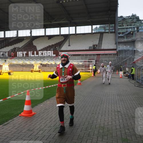 07.12.2025 - St. Pauli X-Mass-Run No. 15 Fabian Wolf http://msf.ph/oto/9395602 07.12.2025 10:31:30 Ziel 343, 2171, 2172, 2540, 2541, 4412 meine-sportfotos.de