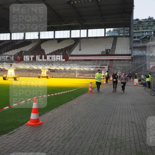 07.12.2025 - St. Pauli X-Mass-Run No. 15 Fabian Wolf http://msf.ph/oto/9395622 07.12.2025 10:31:38 Ziel 1818, 2540, 2541, 3895, 3896, 3897, 4412, 4518 meine-sportfotos.de