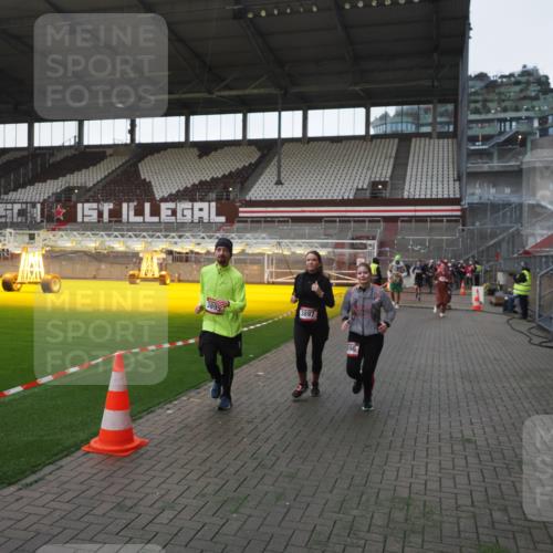07.12.2025 - St. Pauli X-Mass-Run No. 15 Fabian Wolf http://msf.ph/oto/9395626 07.12.2025 10:31:41 Ziel 1818, 2352, 2540, 2541, 3895, 3896, 3897, 4518, 4519, 4520 meine-sportfotos.de