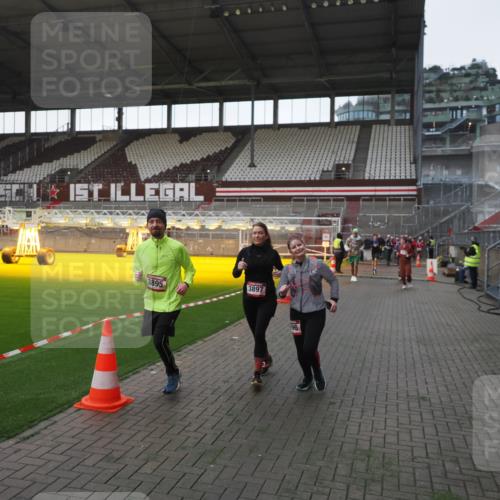 07.12.2025 - St. Pauli X-Mass-Run No. 15 Fabian Wolf http://msf.ph/oto/9395628 07.12.2025 10:31:42 Ziel 1818, 2352, 2540, 2541, 3895, 3896, 3897, 4518, 4519, 4520 meine-sportfotos.de