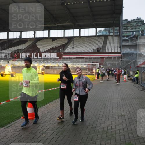 07.12.2025 - St. Pauli X-Mass-Run No. 15 Fabian Wolf http://msf.ph/oto/9395630 07.12.2025 10:31:42 Ziel 1818, 2352, 2540, 2541, 3895, 3896, 3897, 4518, 4519, 4520 meine-sportfotos.de