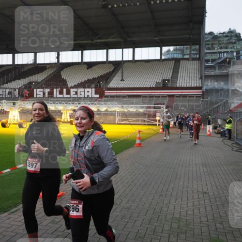 07.12.2025 - St. Pauli X-Mass-Run No. 15 Fabian Wolf http://msf.ph/oto/9395634 07.12.2025 10:31:43 Ziel 1818, 2352, 2540, 2541, 3895, 3896, 3897, 4467, 4518, 4519, 4520 meine-sportfotos.de