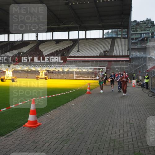 07.12.2025 - St. Pauli X-Mass-Run No. 15 Fabian Wolf http://msf.ph/oto/9395639 07.12.2025 10:31:44 Ziel 1818, 2352, 2541, 3895, 3896, 3897, 3969, 4467, 4518, 4519, 4520 meine-sportfotos.de