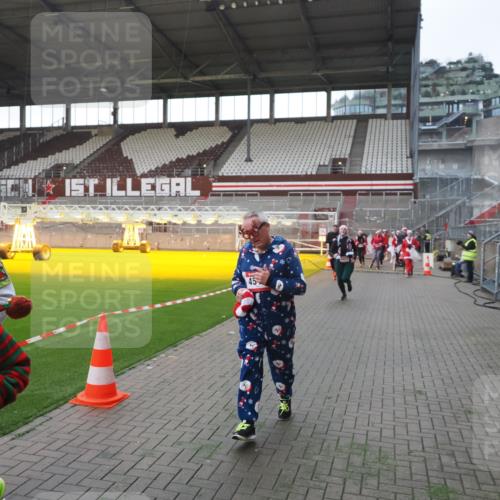 07.12.2025 - St. Pauli X-Mass-Run No. 15 Fabian Wolf http://msf.ph/oto/9395652 07.12.2025 10:31:48 Ziel 1818, 2352, 2418, 3716, 3806, 3808, 3895, 3896, 3897, 3969, 4467, 4484, 4495, 4504, 4518, 4519, 4520 meine-sportfotos.de