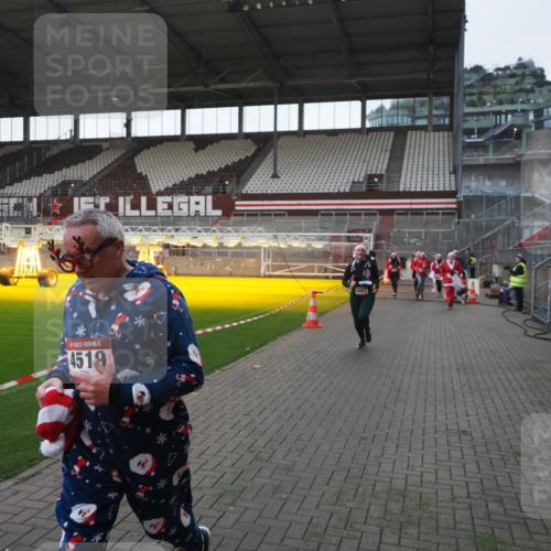 07.12.2025 - St. Pauli X-Mass-Run No. 15 Fabian Wolf http://msf.ph/oto/9395656 07.12.2025 10:31:49 Ziel 1818, 2352, 2418, 3267, 3716, 3806, 3808, 3895, 3896, 3897, 3969, 4467, 4484, 4495, 4504, 4518, 4519, 4520 meine-sportfotos.de