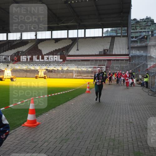 07.12.2025 - St. Pauli X-Mass-Run No. 15 Fabian Wolf http://msf.ph/oto/9395658 07.12.2025 10:31:49 Ziel 1818, 2352, 2418, 3267, 3716, 3806, 3808, 3895, 3896, 3897, 3969, 4467, 4484, 4495, 4504, 4518, 4519, 4520 meine-sportfotos.de