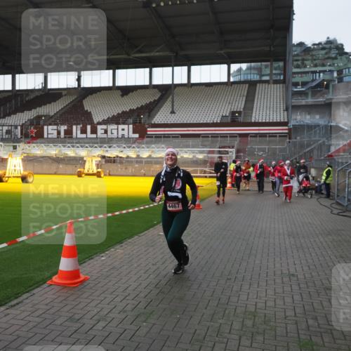 07.12.2025 - St. Pauli X-Mass-Run No. 15 Fabian Wolf http://msf.ph/oto/9395661 07.12.2025 10:31:50 Ziel 1818, 2352, 2418, 3267, 3716, 3806, 3808, 3895, 3896, 3897, 3969, 4467, 4484, 4495, 4504, 4518, 4519, 4520 meine-sportfotos.de
