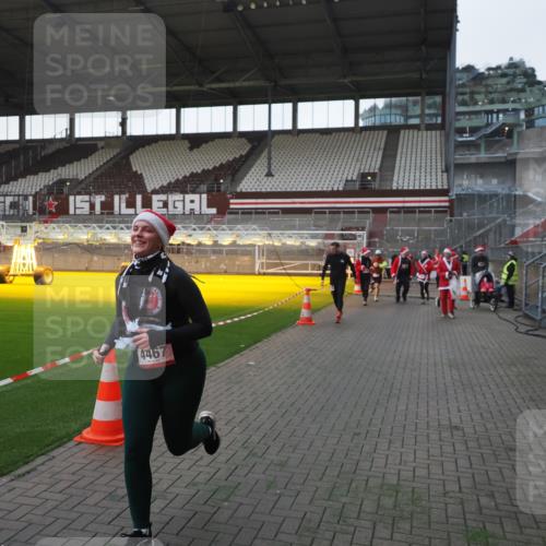 07.12.2025 - St. Pauli X-Mass-Run No. 15 Fabian Wolf http://msf.ph/oto/9395664 07.12.2025 10:31:51 Ziel 750, 752, 1818, 2352, 2418, 3267, 3716, 3806, 3808, 3895, 3896, 3897, 3969, 4467, 4484, 4495, 4504, 4518, 4519, 4520 meine-sportfotos.de