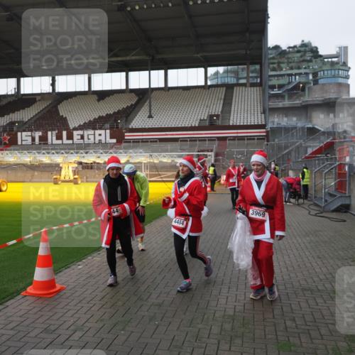 07.12.2025 - St. Pauli X-Mass-Run No. 15 Fabian Wolf http://msf.ph/oto/9395686 07.12.2025 10:31:58 Ziel 750, 752, 2352, 2418, 3267, 3716, 3806, 3808, 3969, 4467, 4484, 4495, 4504, 4519, 4520 meine-sportfotos.de