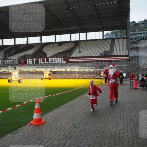 07.12.2025 - St. Pauli X-Mass-Run No. 15 Fabian Wolf http://msf.ph/oto/9395717 07.12.2025 10:32:11 Ziel 750, 752, 1942, 1944, 2342, 2343, 2345, 4039, 4274, 4275 meine-sportfotos.de