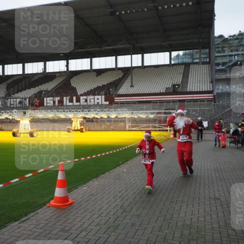 07.12.2025 - St. Pauli X-Mass-Run No. 15 Fabian Wolf http://msf.ph/oto/9395718 07.12.2025 10:32:11 Ziel 750, 752, 1942, 1944, 2342, 2343, 2345, 4039, 4274, 4275 meine-sportfotos.de
