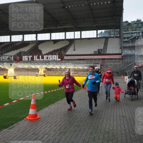07.12.2025 - St. Pauli X-Mass-Run No. 15 Fabian Wolf http://msf.ph/oto/9395729 07.12.2025 10:32:17 Ziel 1942, 1944, 2342, 2343, 2345, 4039, 4274, 4275 meine-sportfotos.de