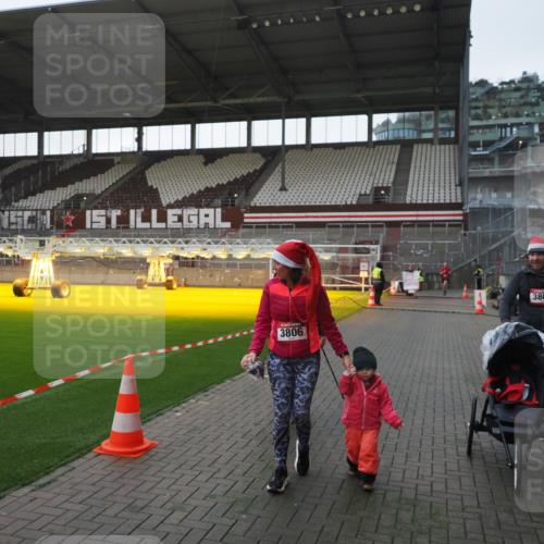 07.12.2025 - St. Pauli X-Mass-Run No. 15 Fabian Wolf http://msf.ph/oto/9395743 07.12.2025 10:32:20 Ziel 651, 1942, 1944, 4039, 4274, 4275 meine-sportfotos.de