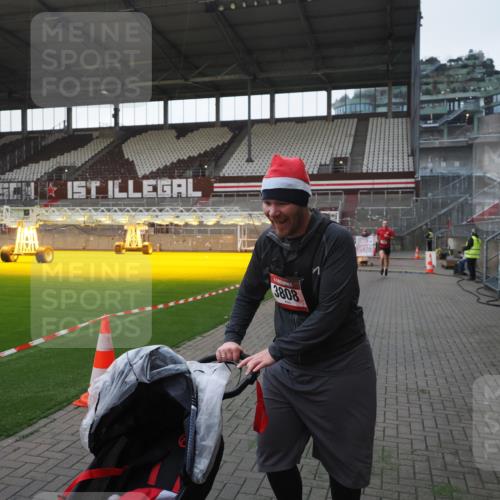 07.12.2025 - St. Pauli X-Mass-Run No. 15 Fabian Wolf http://msf.ph/oto/9395753 07.12.2025 10:32:23 Ziel 456, 651, 1942, 1944, 4039, 4274, 4275 meine-sportfotos.de