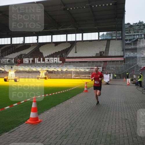 07.12.2025 - St. Pauli X-Mass-Run No. 15 Fabian Wolf http://msf.ph/oto/9395755 07.12.2025 10:32:26 Ziel 456, 651, 1942, 1944, 4039 meine-sportfotos.de