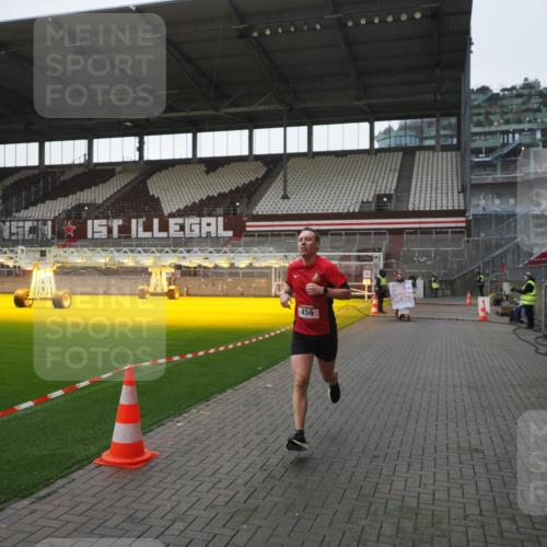 07.12.2025 - St. Pauli X-Mass-Run No. 15 Fabian Wolf http://msf.ph/oto/9395758 07.12.2025 10:32:26 Ziel 456, 651, 1942, 1944, 4039 meine-sportfotos.de