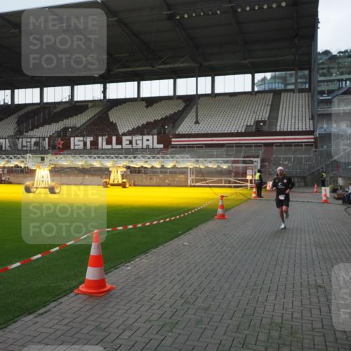 07.12.2025 - St. Pauli X-Mass-Run No. 15 Fabian Wolf http://msf.ph/oto/9395797 07.12.2025 10:32:55 Ziel 2486 meine-sportfotos.de