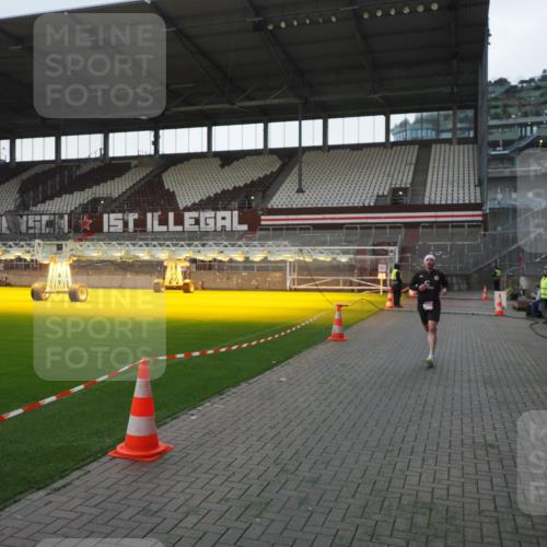 07.12.2025 - St. Pauli X-Mass-Run No. 15 Fabian Wolf http://msf.ph/oto/9395798 07.12.2025 10:32:55 Ziel 2486 meine-sportfotos.de