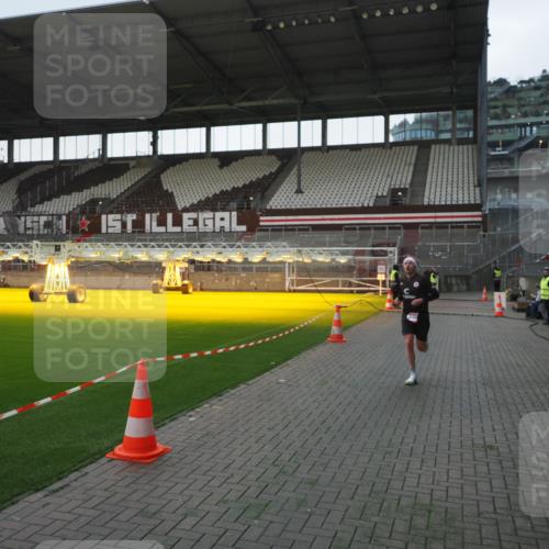 07.12.2025 - St. Pauli X-Mass-Run No. 15 Fabian Wolf http://msf.ph/oto/9395800 07.12.2025 10:32:56 Ziel 2486 meine-sportfotos.de