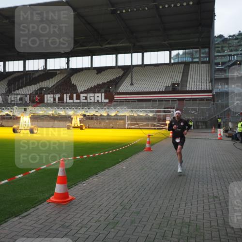 07.12.2025 - St. Pauli X-Mass-Run No. 15 Fabian Wolf http://msf.ph/oto/9395801 07.12.2025 10:32:56 Ziel 2486 meine-sportfotos.de