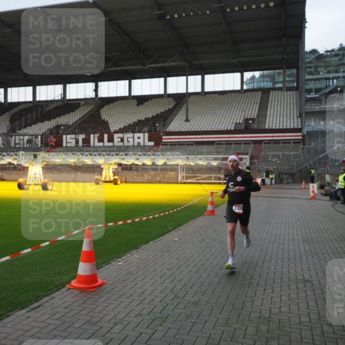 07.12.2025 - St. Pauli X-Mass-Run No. 15 Fabian Wolf http://msf.ph/oto/9395803 07.12.2025 10:32:56 Ziel 2486 meine-sportfotos.de