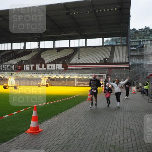 07.12.2025 - St. Pauli X-Mass-Run No. 15 Fabian Wolf http://msf.ph/oto/9395808 07.12.2025 10:33:09 Ziel 83, 1268, 2486, 3543, 3548, 3901, 3902 meine-sportfotos.de