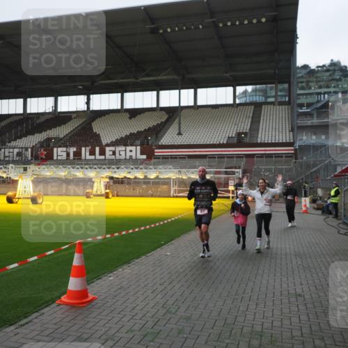 07.12.2025 - St. Pauli X-Mass-Run No. 15 Fabian Wolf http://msf.ph/oto/9395809 07.12.2025 10:33:10 Ziel 83, 1268, 2486, 3543, 3548, 3901, 3902 meine-sportfotos.de
