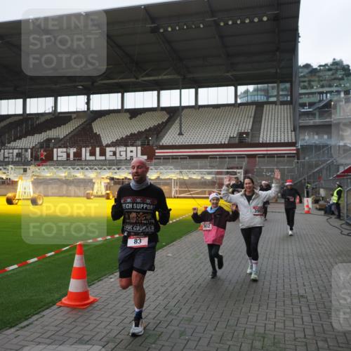 07.12.2025 - St. Pauli X-Mass-Run No. 15 Fabian Wolf http://msf.ph/oto/9395814 07.12.2025 10:33:11 Ziel 83, 1268, 2486, 3543, 3548, 3901, 3902 meine-sportfotos.de