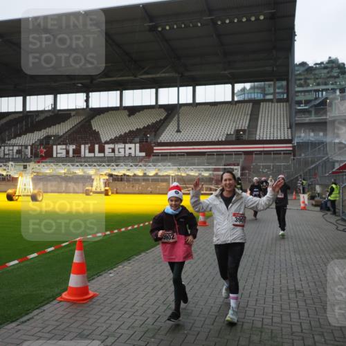 07.12.2025 - St. Pauli X-Mass-Run No. 15 Fabian Wolf http://msf.ph/oto/9395818 07.12.2025 10:33:11 Ziel 83, 1268, 2486, 3543, 3548, 3901, 3902 meine-sportfotos.de