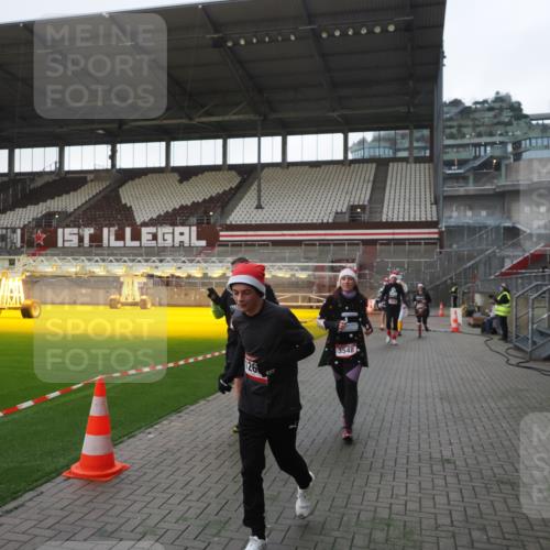 07.12.2025 - St. Pauli X-Mass-Run No. 15 Fabian Wolf http://msf.ph/oto/9395827 07.12.2025 10:33:16 Ziel 83, 498, 1268, 1329, 2054, 3543, 3548, 3791, 3901, 3902 meine-sportfotos.de