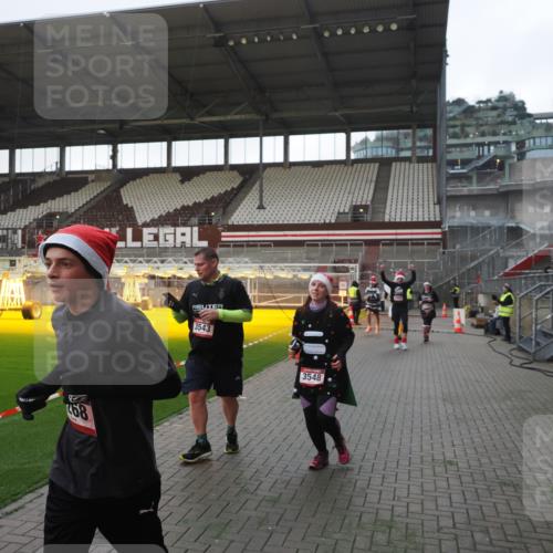 07.12.2025 - St. Pauli X-Mass-Run No. 15 Fabian Wolf http://msf.ph/oto/9395830 07.12.2025 10:33:17 Ziel 83, 498, 1268, 1329, 2054, 3543, 3548, 3791, 3901, 3902 meine-sportfotos.de